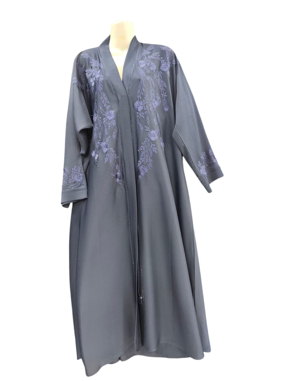 Zoom Front Embroidery Abaya - Image 9