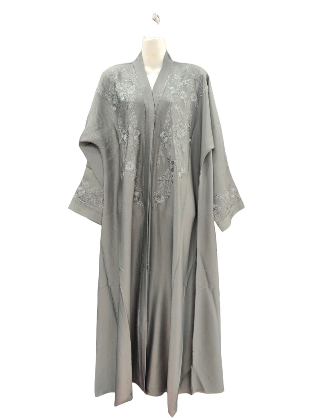 Zoom Front Embroidery Abaya - Image 3