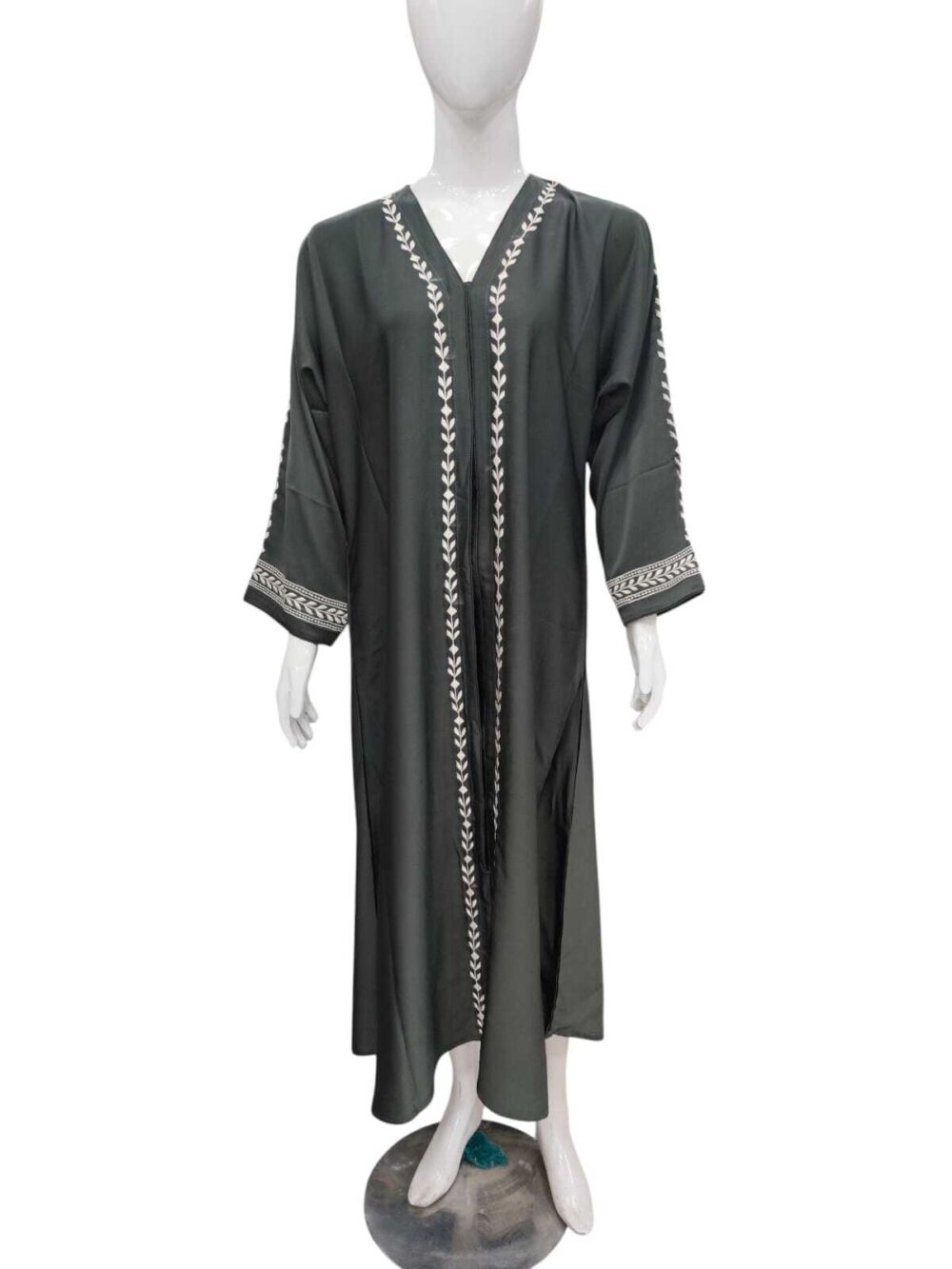 Front Embroidery Abaya - Image 3