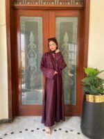 Zoom Front Embroidery Abaya